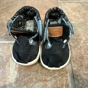TOMS Black and White Baby Walker Shoes